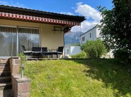 Foto di Hotel: Luxury House with big garden and mountain view ( 3 bedrooms)