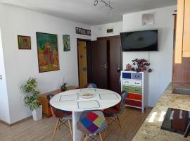 Foto di Hotel: Bright apartment at a great location