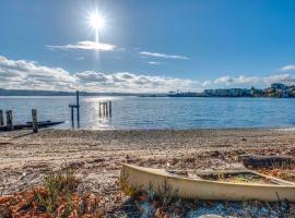 Hotel Photo: Manette Waterfront Kayak the Bay and Walk to Town!