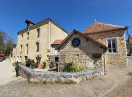 Hotel foto: Gîte du Moulin de Barutel Mamers,Petite maison avec 1 chambre idéale couple,SPA et Soins sur réservation