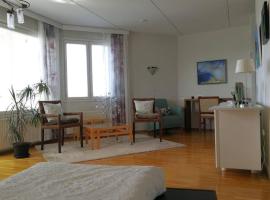 호텔 사진: Beautiful room with balcony in central Helsinki