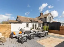 The Railway Hotel by Barefoot Retreats