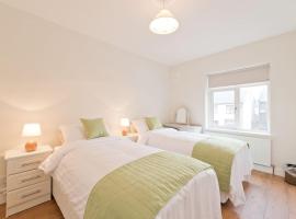 Hotel Photo: Quiet, Lux 3 Bed D4 RDS/AVIVA/IFSC FREE PARKING