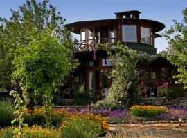 Hotel kuvat: Perfect Home with Private Beach by Iznik Lake