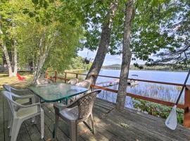 Ξενοδοχείο φωτογραφία: Quiet and Lovely Lakefront Cottage for Families!