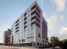 Holiday Inn Express & Suites Woodside LaGuardia Airport, hotel v Queensu