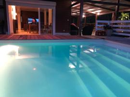 VILLA LA CHAUMIERE 270m2 et 2000m2 de terrain, Animaux bienvenus, hotelli kohteessa Matoury