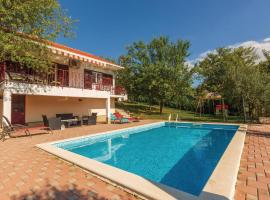 Photo de l’hôtel: Awesome Home In Vojnic Sinjski With House A Panoramic View