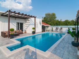 Hotel Photo: Nice Home In Neoric With 2 Bedrooms, Wifi And Outdoor Swimming Pool