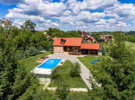 호텔 사진: Amazing Home In Hrnjanec With 3 Bedrooms, Wifi And Outdoor Swimming Pool