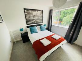 รูปภาพของโรงแรม: Enfield Chase Apartment