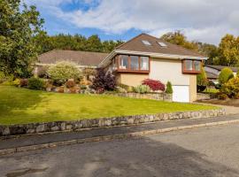 Hotel Photo: Executive Luxury Home in Milngavie with gym & 2 car garage, 20 mins from SEC