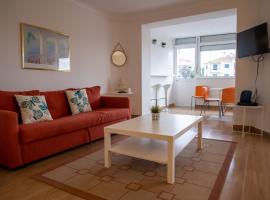 A picture of the hotel: Spacious and Sunny Apartment - 10 min from the sea