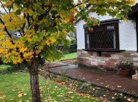 Zdjęcie hotelu: Private Bungalow, 3 double bedrooms, in Quiet Suburb 20mins from COP26