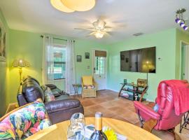 A picture of the hotel: Vibrant Rockledge Home about 2 Mi to Cocoa Village!