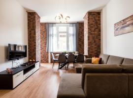 Jacuzzi and privacy with 2 balconies and FREE garage, ξενοδοχείο στη Βουδαπέστη