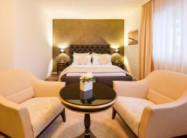 होटल की एक तस्वीर: Business Hotel First