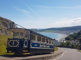 Troodos, ξενοδοχείο σε Llandudno