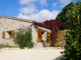 ホテル写真: Gîte Le Mazet de Taranis, au coeur du Tanargue