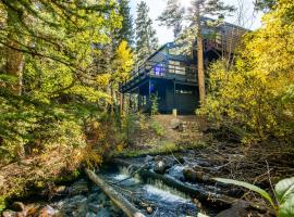 Hotel foto: Tranquil Dumont Home with Creek and Mtn Views!