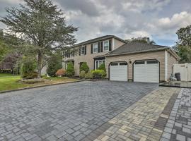 Hotel Foto: Jersey Home with Private In-Ground Pool and Hot Tub!