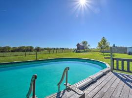 Photo de l’hôtel: Monett Family Ranch Home with Fireplace and Huge Deck!