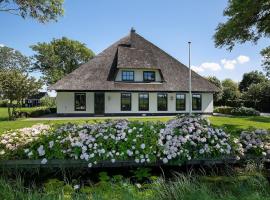 Hotel foto: Spacious and sustainable farmhouse in Heiloo with large garden