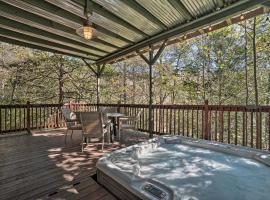 Photo de l’hôtel: Riverfront Tallulah Falls Cabin with Hot Tub!