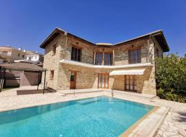 호텔 사진: Unique Stonehouse Traditional Villa in Ayia Anna