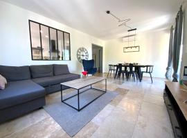 รูปภาพของโรงแรม: Appartement MySofa'mily tout confort, avec garage et parking