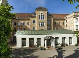 Bildungshaus St. Bernhard - Wohnen und Tagen, hotel in Rastatt