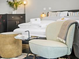 酒店照片: LUXOMES - Stylish & New Design Apartment - Kitchen - Netflix