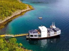 Volda Floating Home, ξενοδοχείο σε Kvaløya