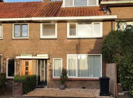 รูปภาพของโรงแรม: Single family home in Hillegersberg - Schiebroek