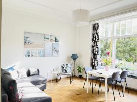 Fotos de Hotel: aday - Aalborg mansion - Big apartment with garden