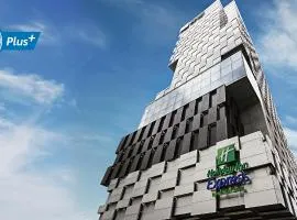 Holiday Inn Express Bangkok Siam by IHG