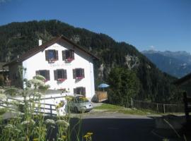 Hotel Foto: on a quiet location, beautiful, spacious holidayhouse, only for holidays, with a fantastic view, perfect for skiing, walking and hiking