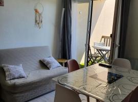 Hotel Photo: apt cosy, 4 pers, plein centre ville, parking offert