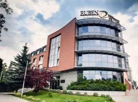 Ruben Hotel Zielona Góra, ξενοδοχείο στη Ζιελόνα Γκόρα