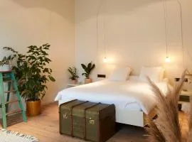 Chambre d'Amis by Alix