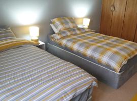 Photo de l’hôtel: Queens Rooms, a Perfect Stay, Next to Shopping Parks and Central Manchester