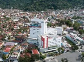 The ZHM Premiere Padang, hotel in Padang