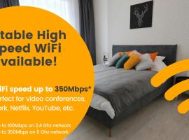 ホテル写真: Comfy 2 Room Apartment - Free Parking - 350Mbps WiFi - Netflix