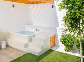 Hotel fotografie: ETHOS Luxury Home - Seaview Villa with Hot-Tub!