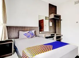 OYO 90777 D’river Guest House، فندق في باندونغ
