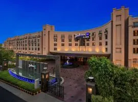 Radisson Blu Plaza Delhi Airport, hotel in New Delhi