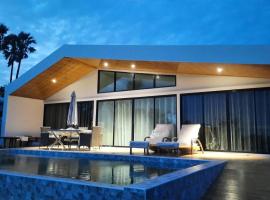 Lom Lay Beach Front Pool Villa Chaam, Huahin, hotel in Ban Bo Yai