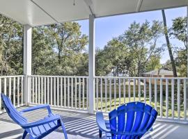 A picture of the hotel: Murrells Inlet Home Half-Mi to Marsh Walk!