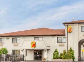 Super 8 by Wyndham Niagara Falls، فندق في شلالات نياغارا