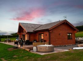 Hotel fotoğraf: Cuddfan Lodge on a Gorgeous Private Lake